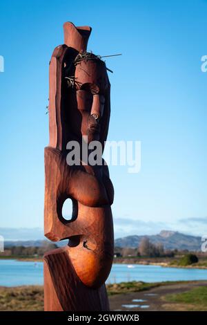 Carved, Maori figures at 'Atea a Rangi' star compass, Waitangi Regional Park, Awatoto, Clive, Hawkes Bay, North Island, New Zealand Stock Photo