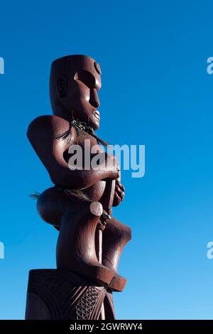 Carved, Maori figures at 'Atea a Rangi' star compass, Waitangi Regional Park, Awatoto, Clive, Hawkes Bay, North Island, New Zealand Stock Photo