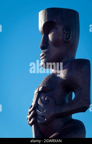 Carved, Maori figures at 'Atea a Rangi' star compass, Waitangi Regional Park, Awatoto, Clive, Hawkes Bay, North Island, New Zealand Stock Photo