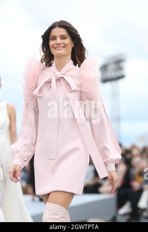 Isabeli Fontana walks on the Catwalk of L'Oreal show during Paris Fashion Week Spring Summer 2021 in Paris, France on October 2, 2021. Photo by Jerome Domine/ABACAPRESS.COM Stock Photo