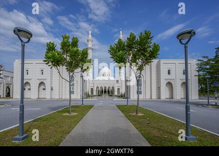 Negeri Sembilan, Malaysia - 18 Sept 2021 : Beautiful islamic architecture of Masjid Sri Sendayan the new and the biggest mosque in Seremban todate Stock Photo