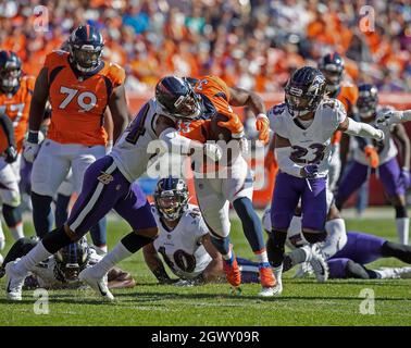 Denver, CO, USA. 28th Nov, 2021. Denver Broncos guard Dalton Risner (66)  signals first down after a strong run by Denver Broncos running back  Javonte Williams (33) in the first half of