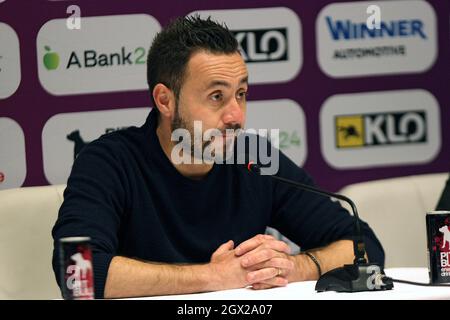 KYIV, UKRAINE - OCTOBER 03, 2021 - Head coach of FC Shakhtar Donetsk Roberto De Zerbi is pictured during the news conference after the Ukrainian Premi Stock Photo