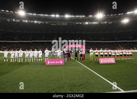 KYIV, UKRAINE - OCTOBER 03, 2021 - Players of  FC Dynamo Kyiv and FC Shakhtar Donetsk are seen before the Ukrainian Premier League match of the 10th r Stock Photo