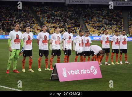 KYIV, UKRAINE - OCTOBER 03, 2021 - Players of FC Shakhtar Donetsk are seen before the Ukrainian Premier League match of the 10th round against FC Dyna Stock Photo