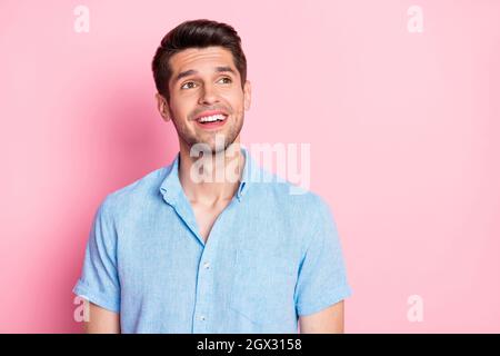 Photo portrait smiling man in blue shirt looking blank space isolated pastel pink color background Stock Photo