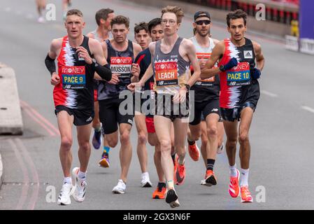 Matthew Leach racing in the Virgin Money London Marathon 2021, in Tower Hill, London, UK, with pacemakers Stock Photo