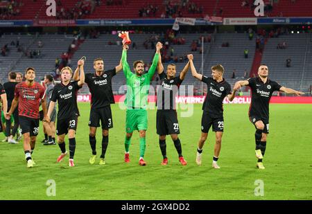 Munich, Germany. 03rd Oct, 2021. Team celebration Filip KOSTIC, FRA 10 Jesper Lindström, Lindstroem FRA 29 Timothy CHANDLER, FRA 22 Kevin TRAPP, FRA 1, Stefan ILSANKER, FRA 3 Jens Petter Hauge, FRA 23 Goncalo PACIENCIA, Fra 39  in the match FC BAYERN MUENCHEN - EINTRACHT FRANKFURT 1-2 1.German Football League on October 03, 2021 in Munich, Germany. Season 2021/2022, matchday 7, 1.Bundesliga, FCB, München, 7.Spieltag. © Peter Schatz / Alamy Live News    - DFL REGULATIONS PROHIBIT ANY USE OF PHOTOGRAPHS as IMAGE SEQUENCES and/or QUASI-VIDEO - Credit: Peter Schatz/Alamy Live News Stock Photo