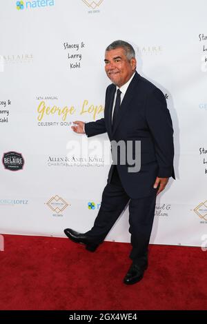 Los Angeles, USA. 03rd Oct, 2021. George Lopez arrives at the 14th Annual George Lopez Celebrity Golf Classic Pre-Party at Baltaire in Los Angeles, California on October 3, 2021. (Photo by Conor Duffy/Sipa USA) Credit: Sipa USA/Alamy Live News Stock Photo