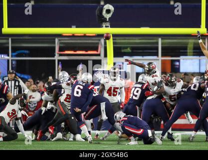 Foxborough, USA. 03rd Oct, 2021. New England Patriots kicker Nick Folk (6) kicks a field goal to put the Patriots up 17-16 over the Tampa Bay Buccaneers in the fourth quarter Sunday, Oct. 3, 2021 in Foxborough, Massachusetts. (Photo by Dirk Shadd/Tampa Bay Times/TNS/Sipa USA) Credit: Sipa USA/Alamy Live News Stock Photo