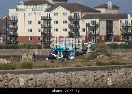 Air Ambulance G-KSST lands at Eastbourne Sovereign harbour to pick up a patient Stock Photo