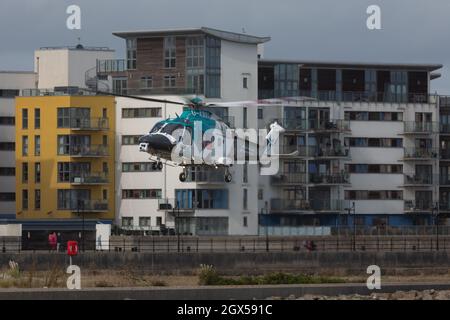 Air Ambulance G-KSST lands at Eastbourne Sovereign harbour to pick up a patient Stock Photo