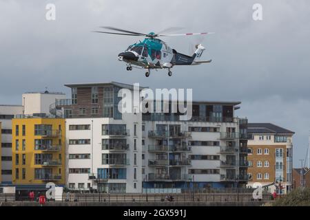 Air Ambulance G-KSST lands at Eastbourne Sovereign harbour to pick up a patient Stock Photo