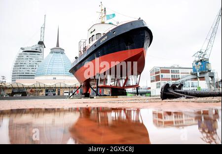 Bremerhaven, Germany. 11th Apr, 2021. The historic harbour tug 'Stier', built in 1954 at the Jadewerft in Wilhelmshaven, stands on a square in front of the German Maritime Museum on the Weser. Credit: Hauke-Christian Dittrich/dpa/Alamy Live News Stock Photo