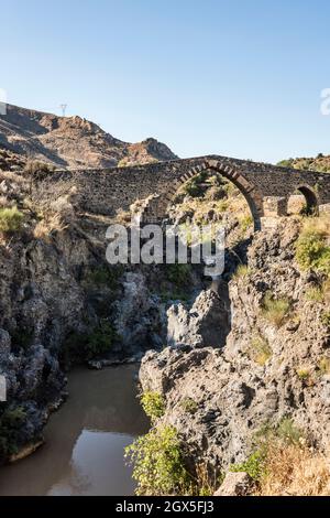 The Ponte dei Saraceni (Bridge of the Saracens) over the Simeto river, near Adrano, Sicily. Dating from the 11c, it has been rebuilt several times Stock Photo