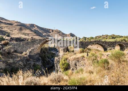 The Ponte dei Saraceni (Bridge of the Saracens) over the Simeto river, near Adrano, Sicily. Dating from the 11c, it has been rebuilt several times Stock Photo