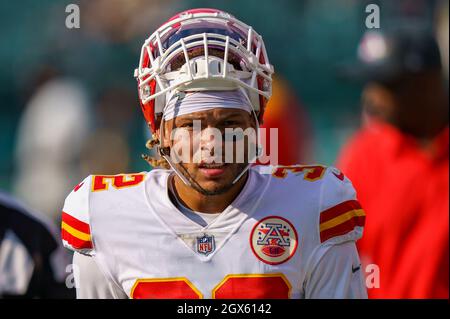 Raiders tight end Darren Waller (83) is tackled by Kansas City Chiefs free  safety Tyrann Mathie …