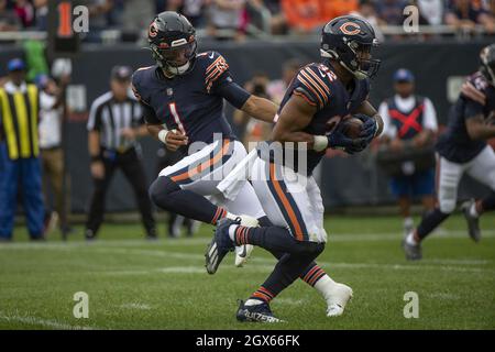 Chicago Bears quarterback Justin Fields (1) hands off to Chicago Bears running back David Montgomery (32) during the first half against the Detroit Lions on Sunday, Oct. 3, 2021, at Soldier Field in Chicago. (Photo by Erin Hooley/Chicago Tribune/TNS/Sipa USA) Credit: Sipa USA/Alamy Live News Stock Photo