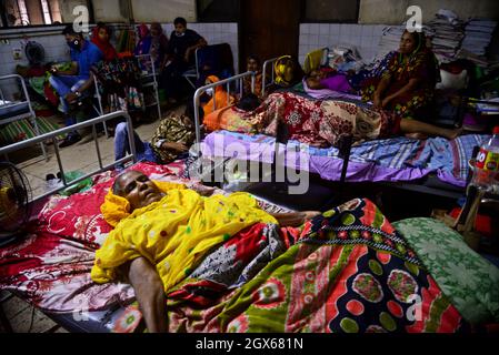 Bangladeshi Patient Are Seen In The General Ward At National Institute ...