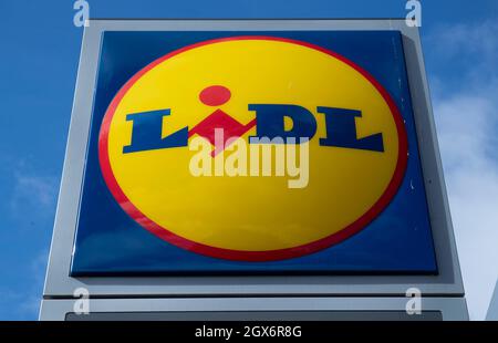 Lidl Signage and store Bletchley Milton Keynes. Stock Photo