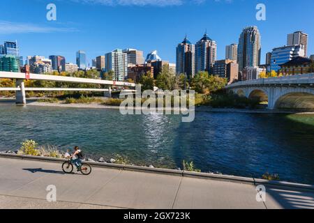 Calgary, Alberta, Canada - 27 September 2021:  Calgary skyline and Bow river in the Autumn season Stock Photo