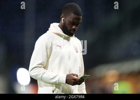 Bergamo, Italy, 3rd October 2021. Fikayo Tomori of AC Milan looks at his mobile phone upon arrival at the stadium prior to the Serie A match at Gewiss Stadium, Bergamo. Picture credit should read: Jonathan Moscrop / Sportimage Stock Photo