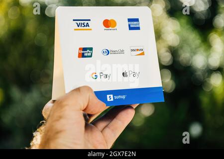 Pegatina de pago con tarjeta de crédito mastercard fotografías e imágenes  de alta resolución - Alamy