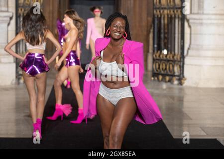 A model walks the runway during the Etam Womenswear Spring/Summer 2022 show  as part of Paris Fashion Week on October 04, 2021 in Paris, France. Photo  by Laurent Zabulon/ABACAPRESS.COM Stock Photo 