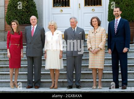 (L-R) Crown Princess Letizia, King Juan Carlos of Spain, Camilla, Duchess of Cornwall, Prince Charles, Prince of Wales, Queen Sofia of Spain and Crown Prince Filipe of Spain pose together at the Zarzuela Palace in Madrid on March 31, 2011. Stock Photo