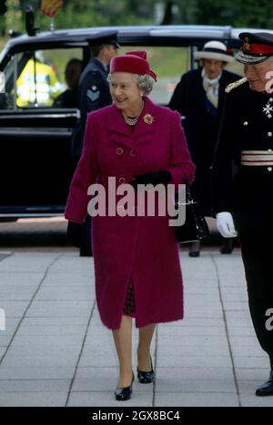 Queen Elizabeth visits Aberfan, Wales, to mark 30 years since the Aberfan avalanche disaster devastated the community Stock Photo