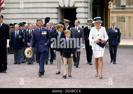 The Prince of Wales, Prince William, Prince Harry and the Princess of Wales attend the VJ Day 50th Anniversary celebrations in London Stock Photo