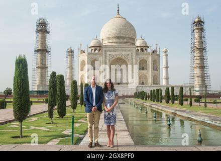 Prince William, Duke of Cambridge and Catherine, Duchess of Cambridge visit the Taj Mahal in Agra, India on the final day of their tour of India and Bhutan on April 16, 2016. Stock Photo