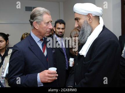 Charles, Prince of Wales meets Dr Mohammed Maarouf during a visit to the Muslim Cultural Heritage Centre near Notting Hill in west London. Charles was given an update on the situation in the earthquake-stricken region of Kashmir by representatives from Islamic Relief and met families who lost loved ones in the disaster. Anwar Hussein/allactiondigital.com Stock Photo