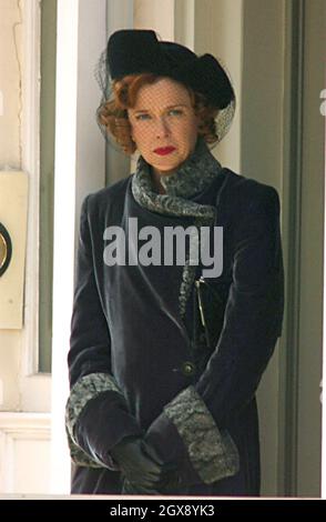 Jeremy Iron and ANNETTE BENING FILMING BEING JULIA A MOVIE BASED ON W. SOMERSET MAUGHAM'S NOVEL.            Stock Photo