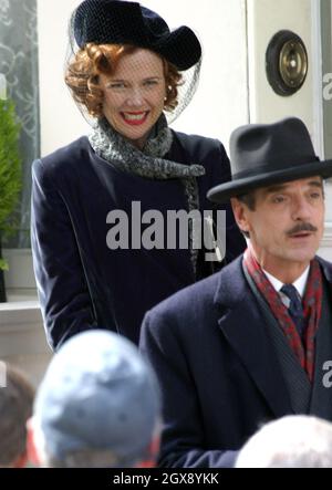 Jeremy Iron and ANNETTE BENING FILMING BEING JULIA A MOVIE BASED ON W. SOMERSET MAUGHAM'S NOVEL.            Stock Photo