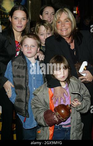 Linda Robson and children at the Premiere of 'Peter Pan' in Leicester Square, London. Stock Photo