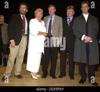 Robert Powell, Sheena Busby, Sir Alex Ferguson, Sandy Busby, Russell Watson at the preview of Theatre of Dreams at the Bridwater Hotel in Manchester.  Stock Photo