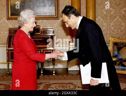 Queen Elizabeth II receives the Ambassador of Georgia, His Excellency Mr Amiran Kavadze, at Buckingham Palace in London.  Stock Photo