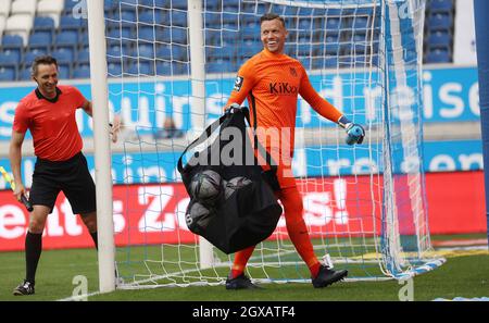 Duisburg, Deutschland. 02nd Oct, 2021. firo: 02.10.2021, soccer ball, 3rd Bundesliga, season 2021/2022, MSV Duisburg - SV Meppen 0: 1 Erik Domaschke, goalwart, SVM/dpa/Alamy Live News Stock Photo