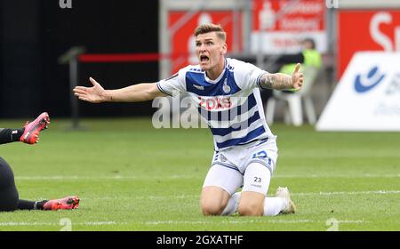 Duisburg, Deutschland. 02nd Oct, 2021. firo: 02.10.2021, soccer ball, 3rd Bundesliga, season 2021/2022, MSV Duisburg - SV Meppen 0: 1 Niclas Stierlin, GEstik, MSV/dpa/Alamy Live News Stock Photo