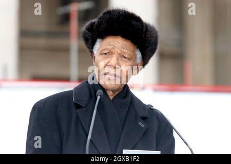 Nelson Mandela at the Make Poverty History Rally, which was held in Trafalgar Square in central London. Some 220 unions, pressure groups, charities,  faith groups and celebrities have joined together to put pressure on the government to deliver fair trade and further dept relief to developing countries. Stock Photo