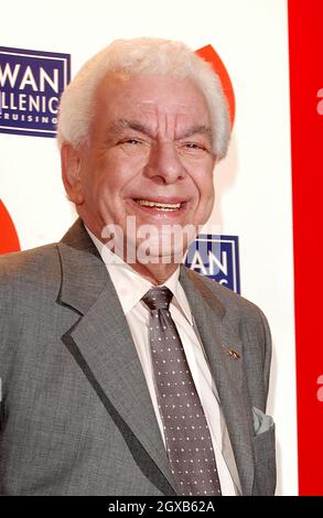 Barry Cryer join Britain's Oldest Superstars as they gather for the Oldie of the Year Awards at Simpson's-in-the-Strand, London. 22nd March.  Stock Photo