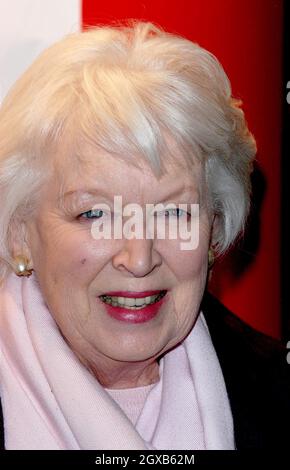 June Whitfield join Britain's Oldest Superstars as they gather for the Oldie of the Year Awards at Simpson's-in-the-Strand, London. 22nd March.  Stock Photo