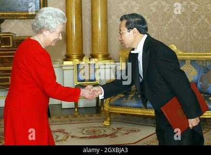 Britain's Queen Elizabeth II receives His Excellency the Ambassador of Vietnam, Mr Trinh Duc Du who presented his Letter of Credence at Buckingham Palace  Stock Photo