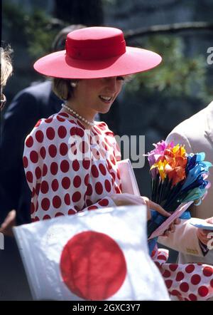 Diana, Princess of Wales wears Rising Sun dress and Frederick Fox straw hat for a trip to Japan in 1986. Stock Photo