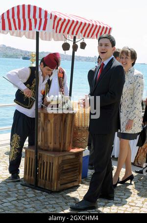 David Miliband, Secretary of State for Foreign and Commonwealth Affairs, can't resist an ice-cream in Istanbul during the Queen's State Visit to Turkey. Stock Photo
