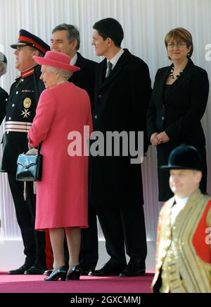 The Queen attends the ceremonial welcome of President Felipe Calderon of Mexico and his wife Senora Zavala at the ceremonial Mexican State visit on Horse Guards, London, England. Stock Photo