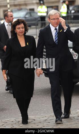 Australian Prime Minister Kevin Rudd and Therese Rein (L) arrive for a memorial service for the victims of Bushfire in Victoria, Australia at Westminster Abbey Stock Photo