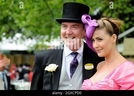 lisa snowdon and her dad nigel snowdon at the second day of ascot races at ascot racecourse in berkshire stock photo alamy lisa snowdon and her dad nigel snowdon at the second day of ascot races at ascot racecourse in berkshire stock photo alamy