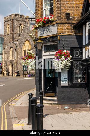 Entrance to the Metropolitan Tavern with St Margaret's church in the background, Windsor Street, Uxbridge, Middlesex, England, UK Stock Photo